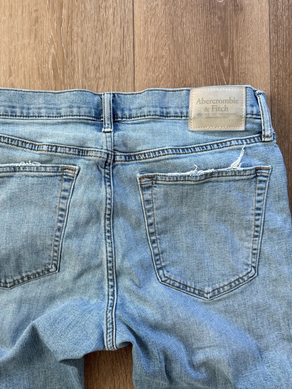 Abercrombie & Fitch Mens 32x32 Skinny Stretch Distressed Ripped Jeans Light Wash - Picture 5 of 9